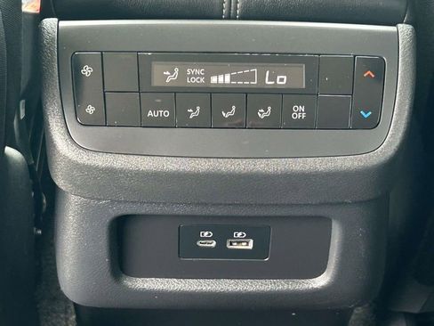 Used 2025 Nissan Pathfinder SV FWD image 14