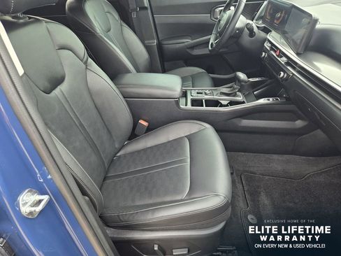 Certified 2025 Kia Sorento EX w/ Panoramic Sunroof Package FWD image 12