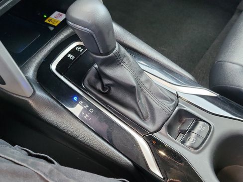 Used 2023 Toyota Corolla Cross XLE w/ Convenience Package image 13