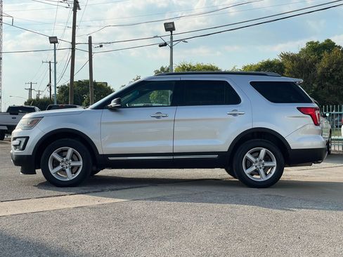 Used 2016 Ford Explorer XLT w/ Equipment Group 202A image 6