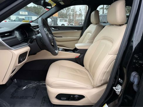 Used 2023 Jeep Grand Cherokee Limited image 11