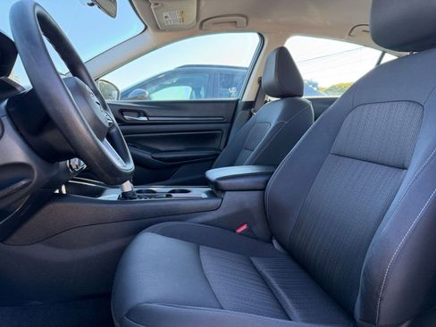 Used 2025 Nissan Altima 2.5 SV image 25