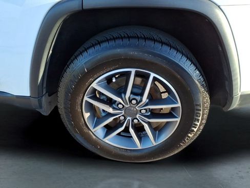Certified 2022 Jeep Grand Cherokee Limited w/ Trailer Tow Group IV AWD/4WD image 10