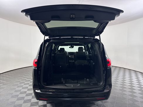 New 2026 Chrysler Pacifica Limited w/ S Appearance Package image 9