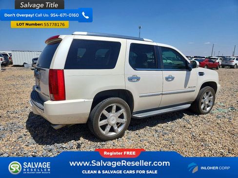 Used 2011 Cadillac Escalade Luxury RWD image 4