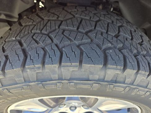 Used 2023 RAM 1500 Laramie AWD/4WD image 8