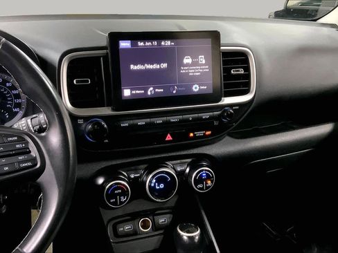Used 2022 Hyundai Venue SEL FWD image 7