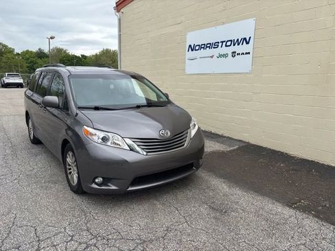 Used 2013 Toyota Sienna XLE FWD image 1