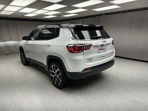 Used 2025 Jeep Compass Limited AWD/4WD image 2