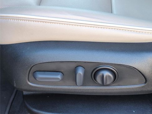 Used 2023 Chevrolet Traverse Premier image 10