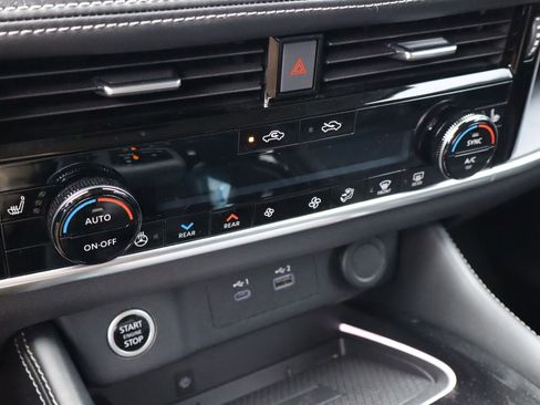 Used 2023 Nissan Rogue Platinum w/ Platinum Premium Package FWD image 24