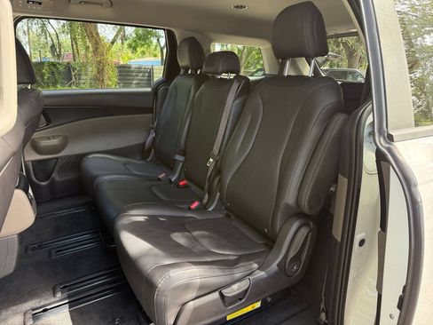 Used 2026 Kia Carnival FWD image 39