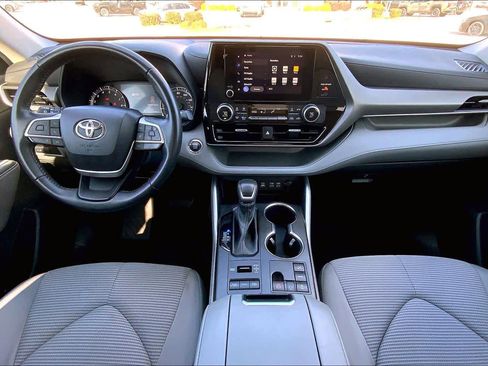 Used 2023 Toyota Highlander LE AWD/4WD image 15