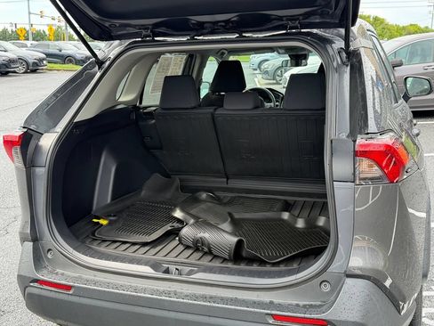 Used 2022 Toyota RAV4 LE AWD/4WD image 17