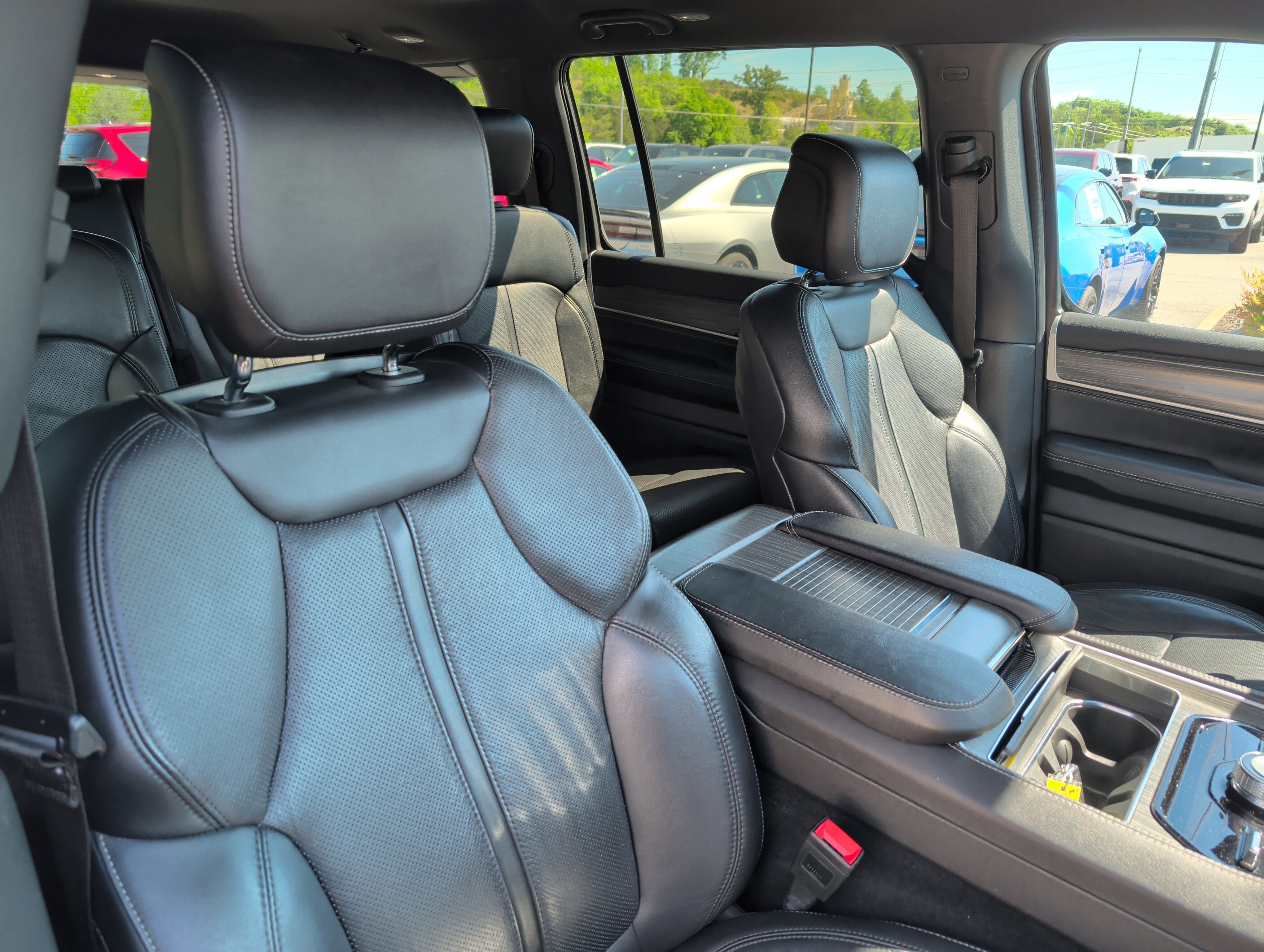 Used 2024 Jeep Wagoneer Series III AWD/4WD image 26
