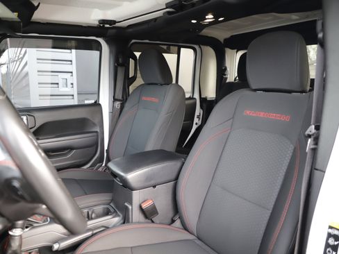 Used 2022 Jeep Gladiator Rubicon w/ Cold Weather Group image 16