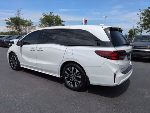 Used 2025 Honda Odyssey Elite image 3