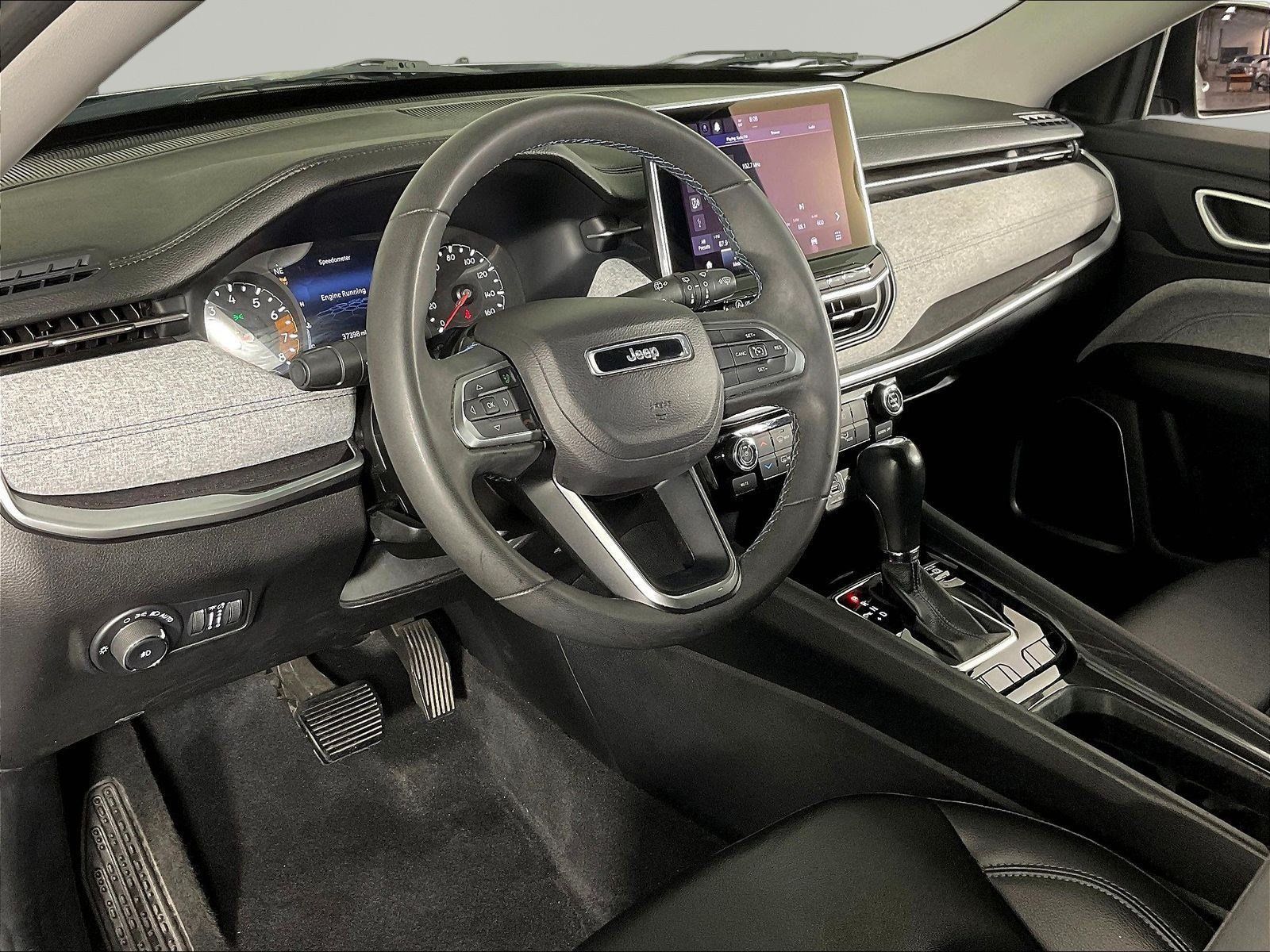 Used 2022 Jeep Compass Latitude FWD image 17