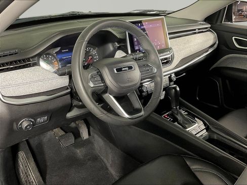 Used 2022 Jeep Compass Latitude FWD image 17