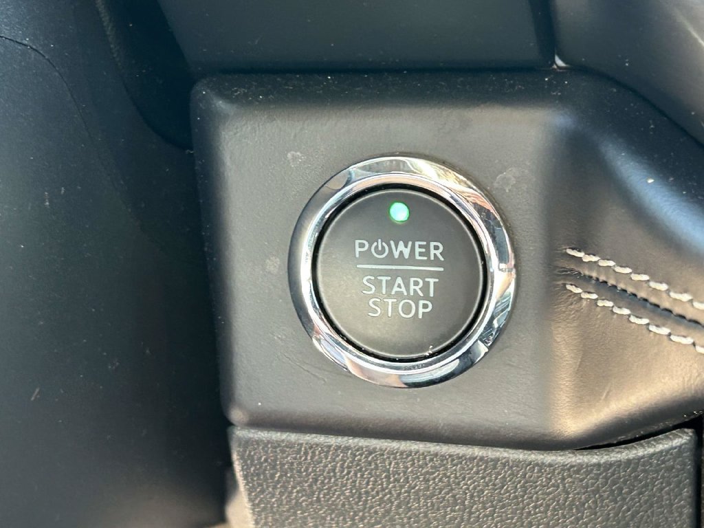 Used 2023 Ford F150 Lightning Platinum AWD/4WD image 30