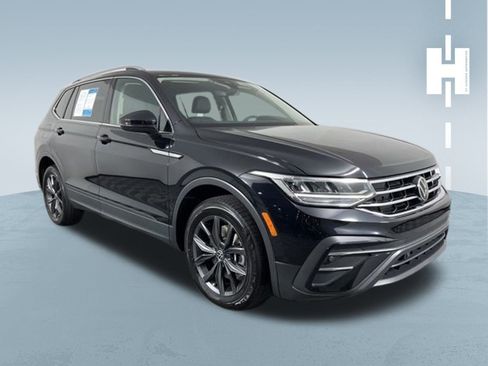 Used 2023 Volkswagen Tiguan SE image 1