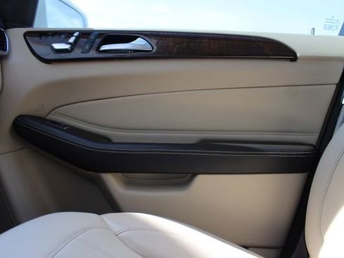 Used 2017 Mercedes-Benz GLS 450 4MATIC image 19