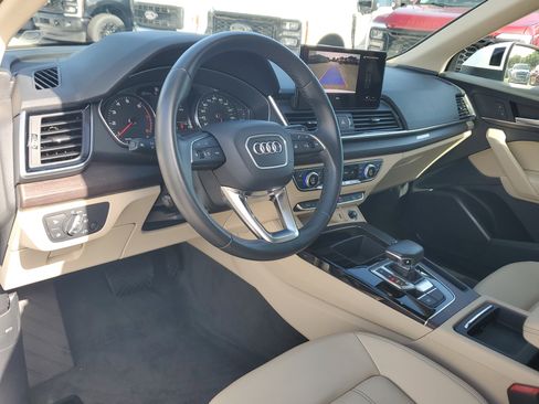 Used 2021 Audi Q5 Premium w/ Convenience Package image 9