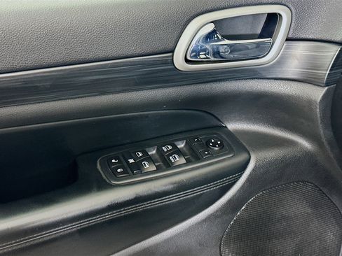 Used 2020 Jeep Grand Cherokee Laredo w/ Security & Convenience Group AWD/4WD image 15