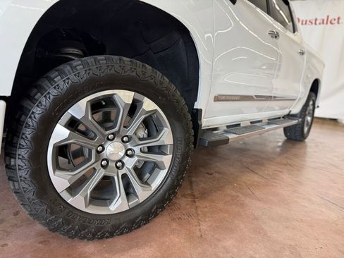 Used 2023 Chevrolet Silverado 1500 High Country w/ Z71 Off-Road Package image 22