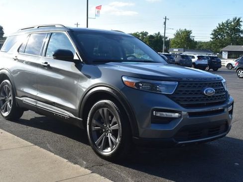 Used 2023 Ford Explorer XLT w/ XLT Sport Appearance Package AWD/4WD image 14