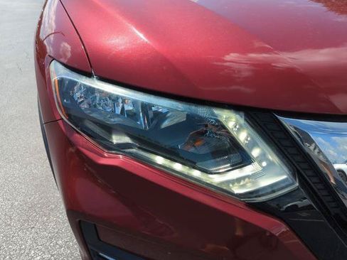 Certified 2019 Nissan Rogue SV FWD image 17