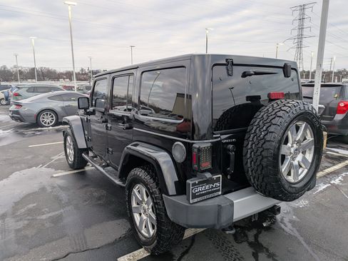 Used 2013 Jeep Wrangler Unlimited Sahara image 8