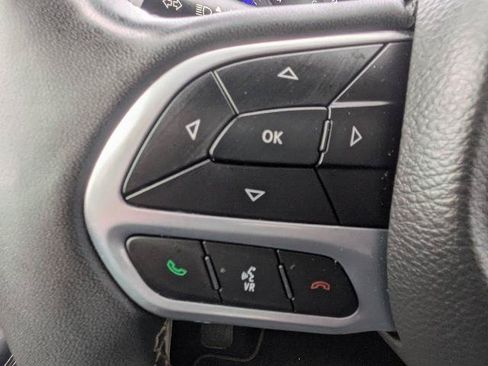 Used 2023 Chrysler Pacifica Touring-L FWD image 26
