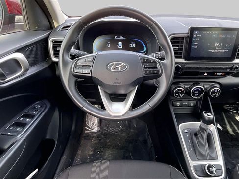 Used 2025 Hyundai Venue SEL FWD image 6