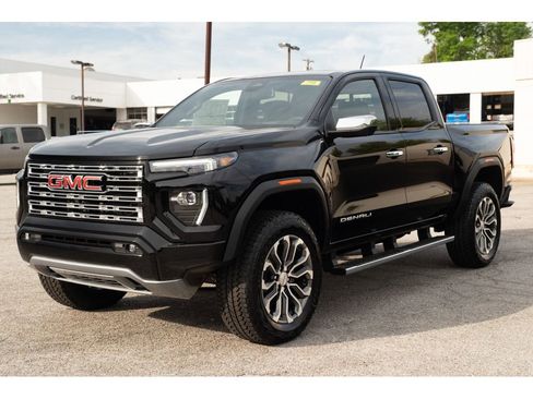 New 2026 GMC Canyon Denali image 4