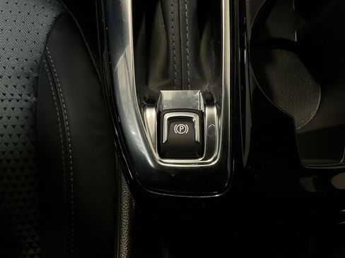 Used 2025 Chevrolet Trax LT image 21