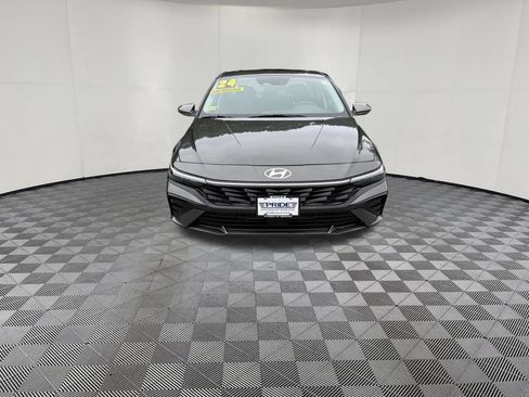 Used 2024 Hyundai Elantra SEL w/ Convenience Package FWD image 2