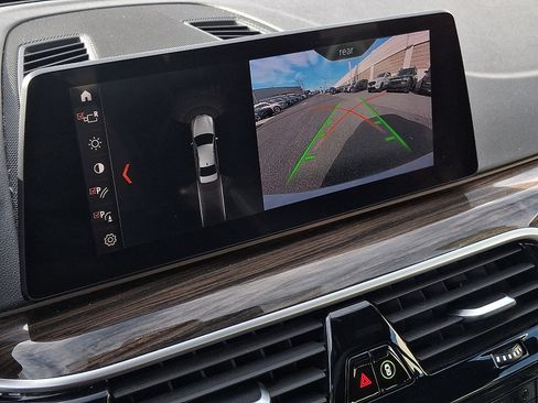 Used 2019 BMW 530i xDrive w/ Convenience Package image 18