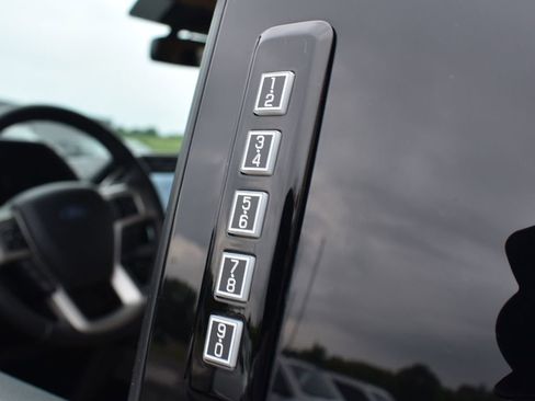 Certified 2022 Ford F250 Lariat w/ Lariat Ultimate Package AWD/4WD image 17