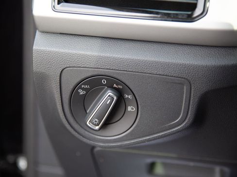 Used 2022 Volkswagen Atlas Cross Sport SE image 18