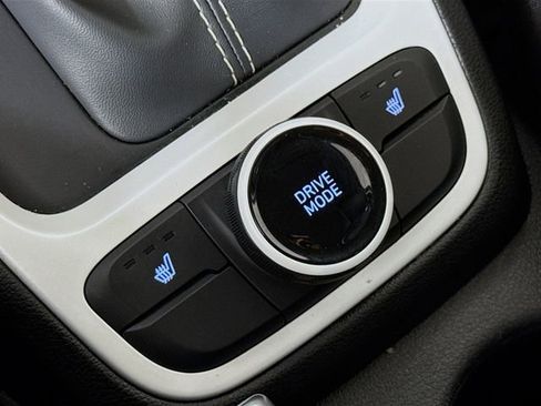 Certified 2023 Hyundai Venue Limited w/ Cargo Package image 22