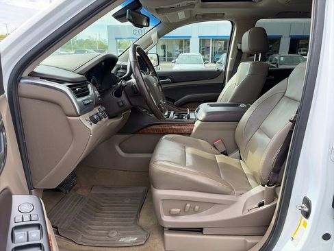 Used 2018 Chevrolet Suburban Premier AWD/4WD image 18