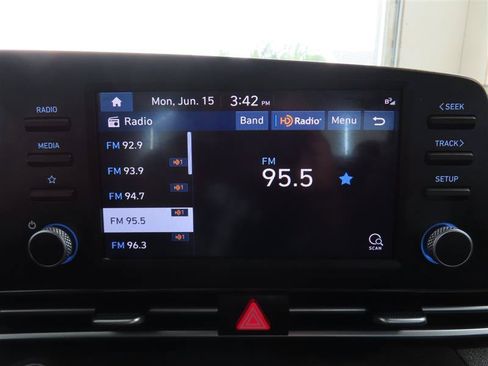 Used 2023 Hyundai Elantra SEL FWD image 22