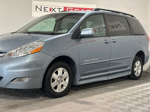Used 2010 Toyota Sienna XLE image 10