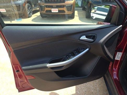 Used 2014 Ford Focus SE w/ Equipment Group 201A FWD image 15