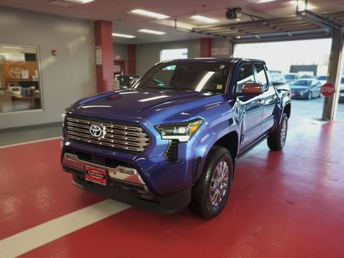 Used 2024 Toyota Tacoma Limited image 3