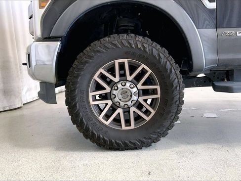 Used 2018 Ford F250 Lariat w/ Lariat Value Package AWD/4WD image 6