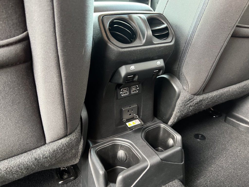 Used 2023 Jeep Wrangler Unlimited Sahara AWD/4WD image 16
