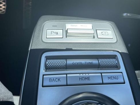 Used 2025 Genesis GV70 3.5T Sport w/ Sport Prestige Package AWD/4WD image 33