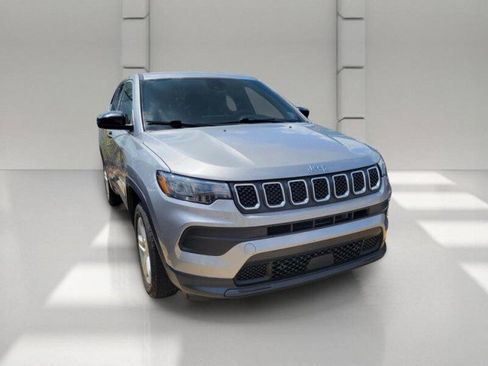 Used 2023 Jeep Compass Sport AWD/4WD image 3